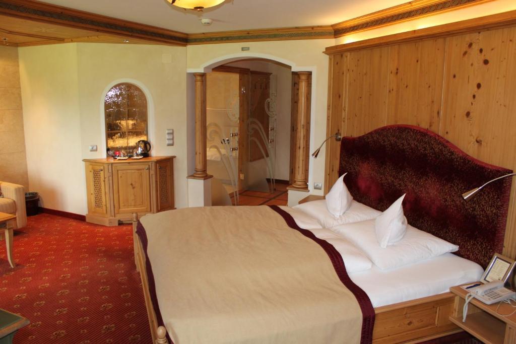 Wellnessresidenz Schalber Hotell Serfaus Rum bild